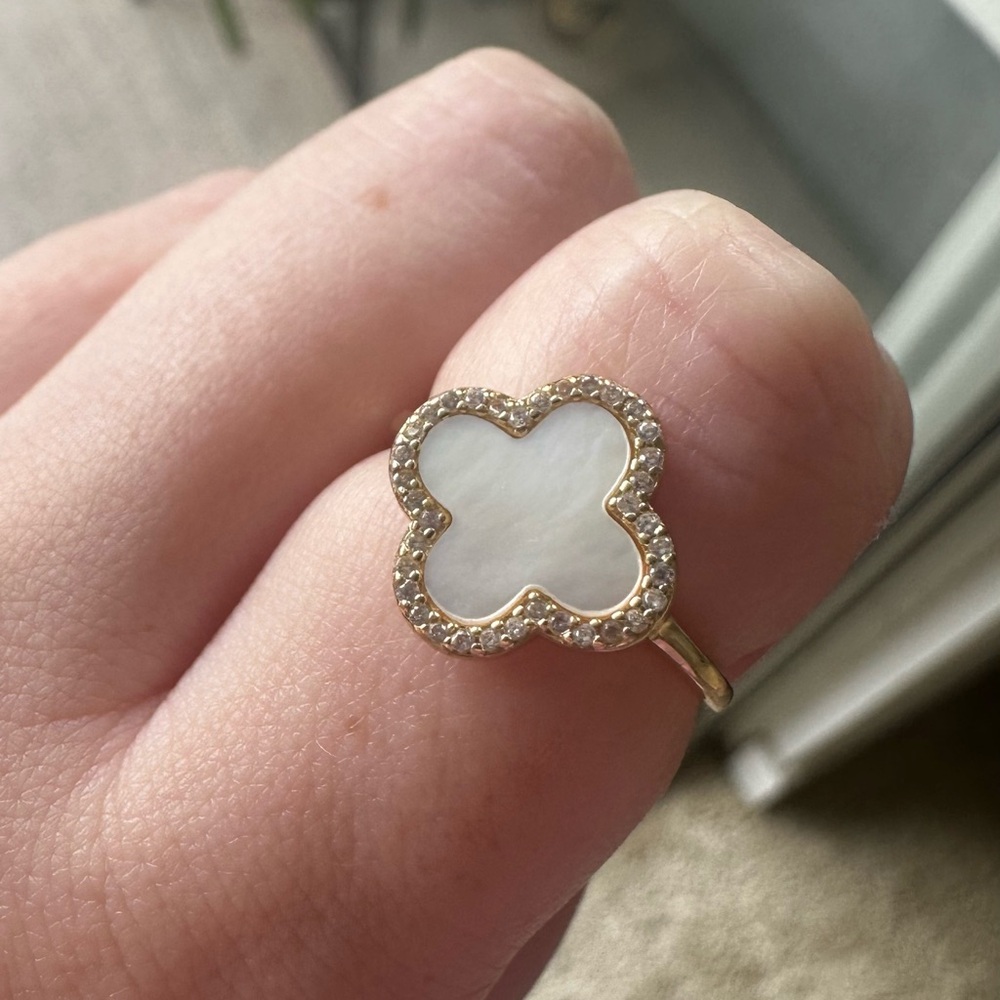 Marshalls Gold and White Clover Ring